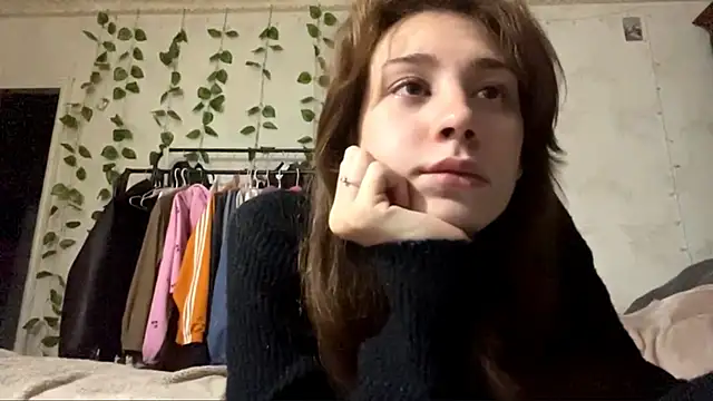 Snapshot of WildPeachh chatting on December 4, 9:45 pm WildPeachh online show from December 4, 9:45 pm