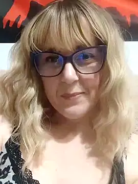 Amelialove42 online show from April 29, 6:25 pm