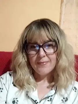 Amelialove42 online show from June 5, 8:03 pm