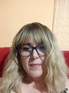 Amelialove42 online show from June 13, 6:28 pm