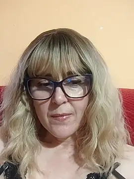 Amelialove42 online show from June 27, 5:40 pm