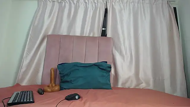 Kelly-001 online show from April 13, 6:46 pm