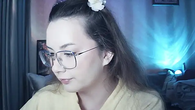 Snapshot of MoodieMira chatting on May 28, 7:00 pm MoodieMira online show from May 28, 7:00 pm