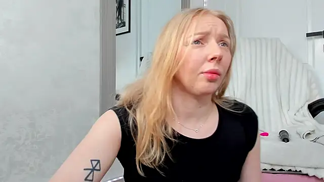 SundyRose online show from April 11, 6:29 am