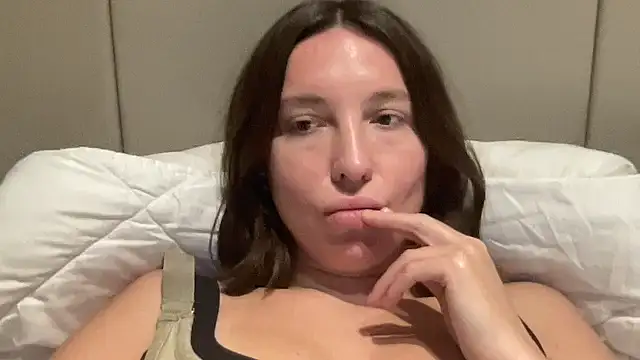 Snapshot of CArivora chatting on February 20, 7:58 pm CArivora online show from February 20, 7:58 pm