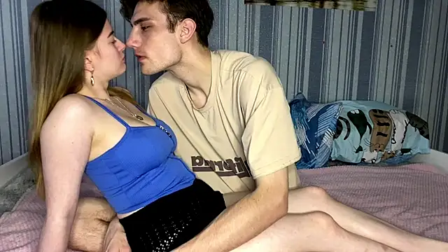 EmiliaCouple online show from November 16, 12:33 pm