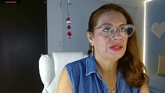 Snapshot of channelsmith_55 chatting on February 17, 1:29 pm channelsmith 55 online show from February 17, 1:29 pm