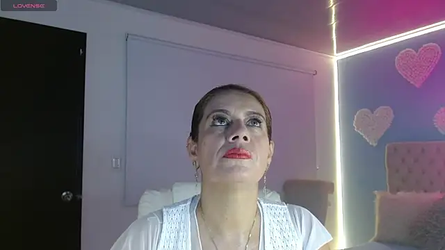 Snapshot of channelsmith_55 chatting on February 18, 1:18 pm channelsmith 55 online show from February 18, 1:18 pm