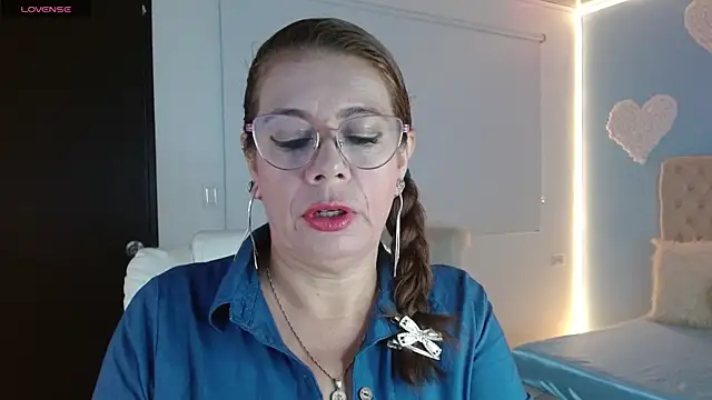 Snapshot of channelsmith_55 chatting on February 19, 1:29 pm channelsmith 55 online show from February 19, 1:29 pm