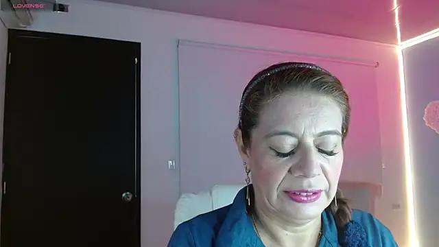 Snapshot of channelsmith_55 chatting on March 2, 1:18 pm channelsmith 55 online show from March 2, 1:18 pm