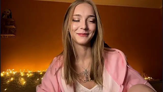 Snapshot of EvaPeace chatting on October 10, 4:17 pm EvaPeace online show from October 10, 4:17 pm