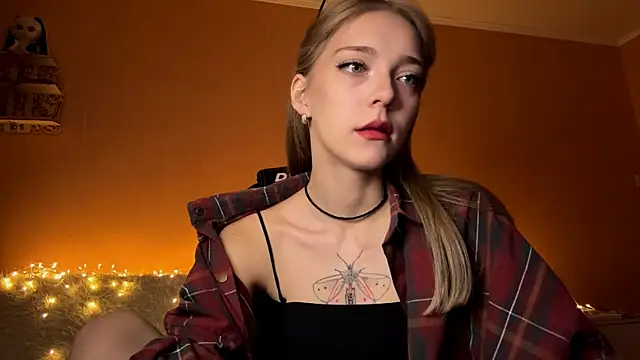 Snapshot of EvaPeace chatting on October 12, 4:17 pm EvaPeace online show from October 12, 4:17 pm