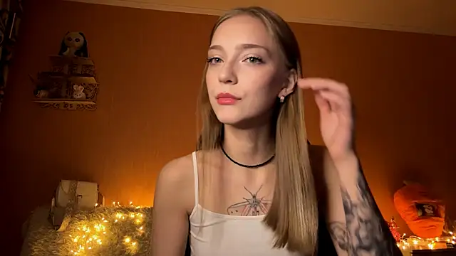 Snapshot of EvaPeace chatting on October 14, 4:19 pm EvaPeace online show from October 14, 4:19 pm