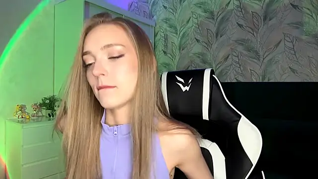 Snapshot of EvaPeace chatting on October 30, 5:24 pm EvaPeace online show from October 30, 5:24 pm