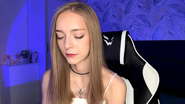 Snapshot of EvaPeace chatting on November 2, 4:20 pm EvaPeace online show from November 2, 4:20 pm