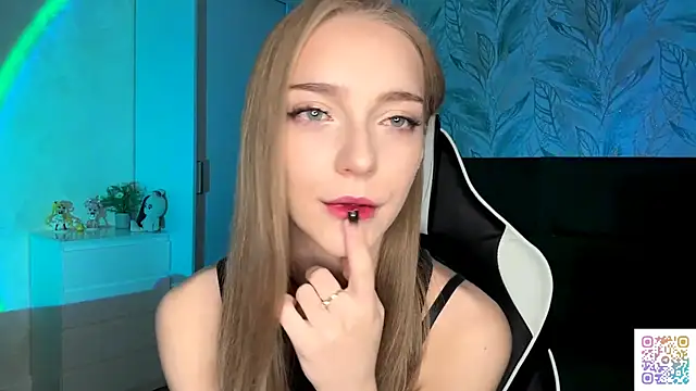 Snapshot of EvaPeace chatting on November 3, 4:08 pm EvaPeace online show from November 3, 4:08 pm