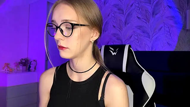 Snapshot of EvaPeace chatting on November 7, 4:18 pm EvaPeace online show from November 7, 4:18 pm