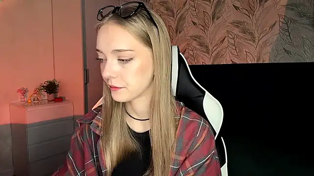 Snapshot of EvaPeace chatting on November 10, 5:34 pm EvaPeace online show from November 10, 5:34 pm