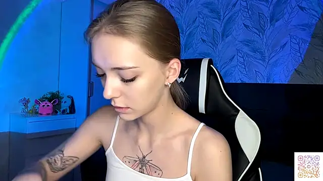 Snapshot of EvaPeace chatting on November 16, 5:07 pm EvaPeace online show from November 16, 5:07 pm