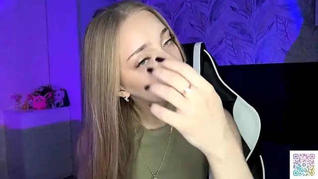 Snapshot of EvaPeace chatting on November 17, 5:08 pm EvaPeace online show from November 17, 5:08 pm