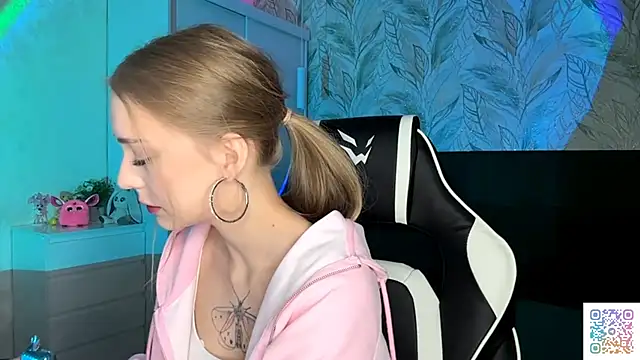 Snapshot of EvaPeace chatting on November 21, 5:11 pm EvaPeace online show from November 21, 5:11 pm