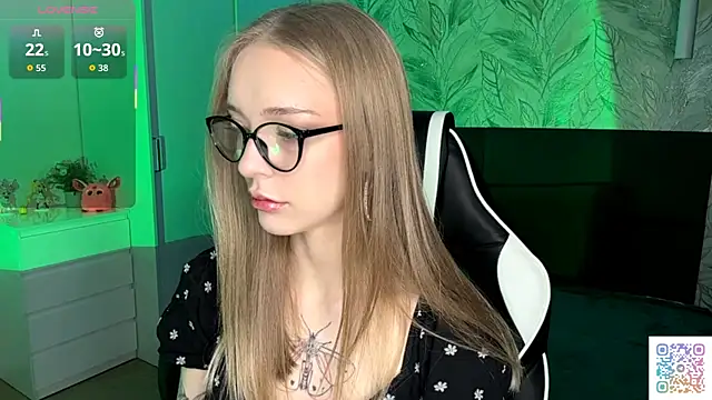 Snapshot of EvaPeace chatting on November 25, 5:24 pm EvaPeace online show from November 25, 5:24 pm