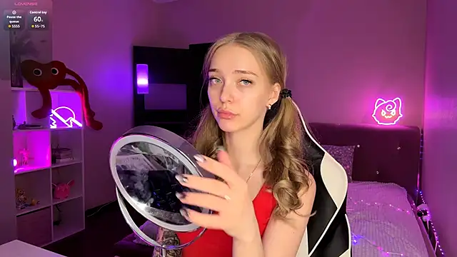 EvaPeace online show from March 24, 1:38 pm