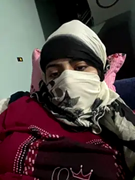 Snapshot of Crazycutiee2 chatting on November 4, 12:15 pm Crazycutiee2 online show from November 4, 12:15 pm