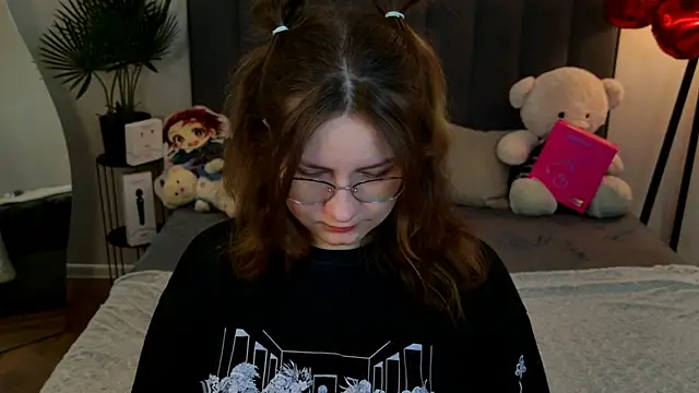 Snapshot of Briarx chatting on February 12, 3:12 am Briarx online show from February 12, 3:12 am