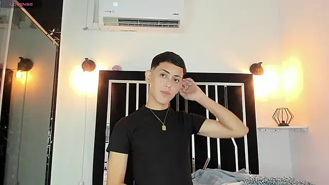 Snapshot of Iam_criss09 chatting on October 14, 12:28 pm Iam criss09 online show from October 14, 12:28 pm