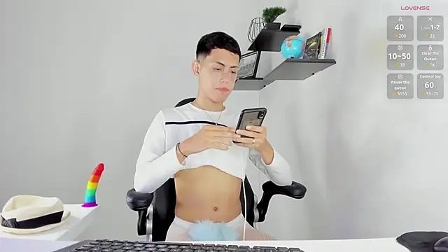 Snapshot of Iam_criss09 chatting on October 15, 1:00 pm Iam criss09 online show from October 15, 1:00 pm