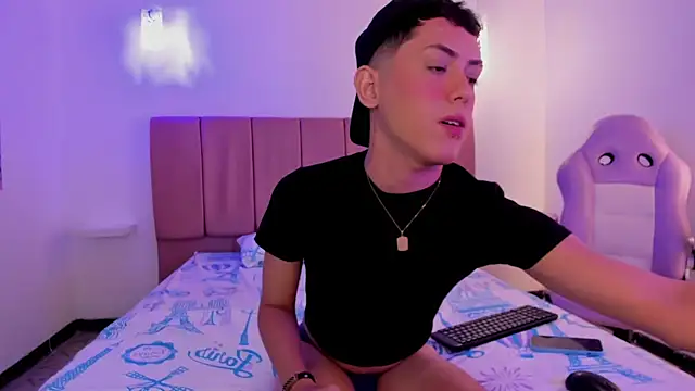 Snapshot of Iam_criss09 chatting on December 4, 4:00 am Iam criss09 online show from December 4, 4:00 am