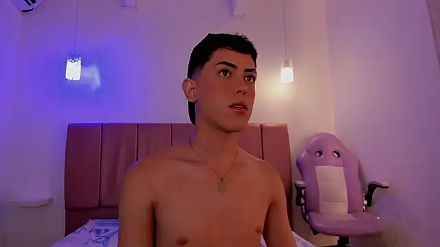 Snapshot of Iam_criss09 chatting on December 5, 3:48 am Iam criss09 online show from December 5, 3:48 am