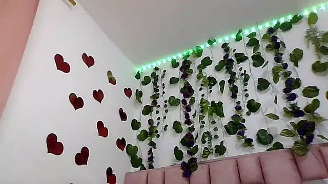 Snapshot of abby_moss_2 chatting on April 19, 6:10 pm abby moss 2 online show from April 19, 6:10 pm