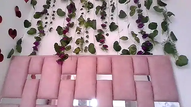 Snapshot of abby_moss_2 chatting on April 23, 12:29 pm abby moss 2 online show from April 23, 12:29 pm