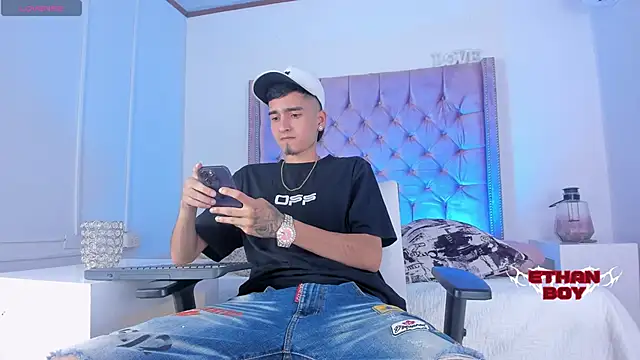 Snapshot of Ethan_Boy_ chatting on November 29, 9:29 pm Ethan Boy online show from November 29, 9:29 pm