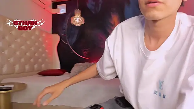 Snapshot of Ethan_Boy_ chatting on January 5, 7:06 pm Ethan Boy online show from January 5, 7:06 pm