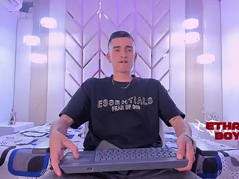 Snapshot of Ethan_Boy_ chatting on February 3, 8:14 pm Ethan Boy online show from February 3, 8:14 pm