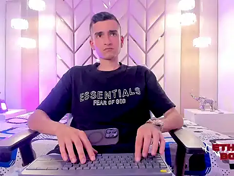 Snapshot of Ethan_Boy_ chatting on February 7, 7:50 pm Ethan Boy online show from February 7, 7:50 pm