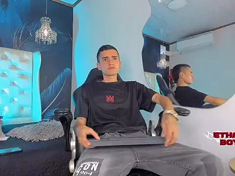 Snapshot of Ethan_Boy_ chatting on February 10, 8:13 pm Ethan Boy online show from February 10, 8:13 pm