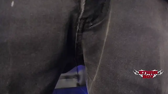 Snapshot of Ethan_Boy_ chatting on February 14, 8:27 pm Ethan Boy online show from February 14, 8:27 pm