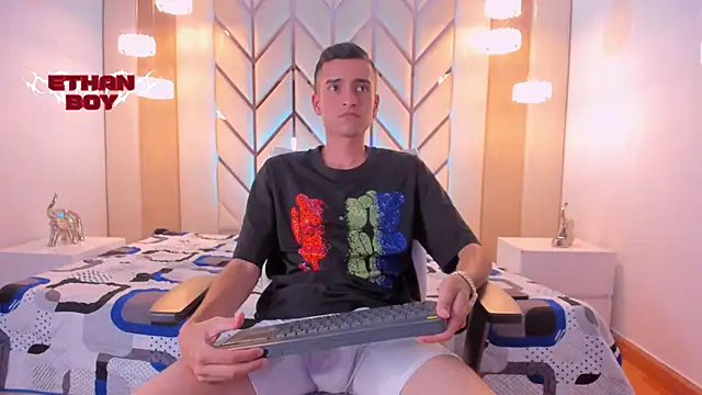 Snapshot of Ethan_Boy_ chatting on February 17, 8:04 pm Ethan Boy online show from February 17, 8:04 pm