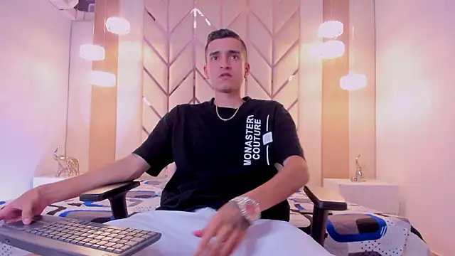 Snapshot of Ethan_Boy_ chatting on February 20, 8:09 pm Ethan Boy online show from February 20, 8:09 pm