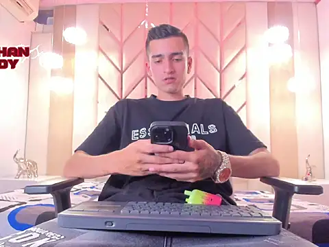 Snapshot of Ethan_Boy_ chatting on February 21, 8:32 pm Ethan Boy online show from February 21, 8:32 pm