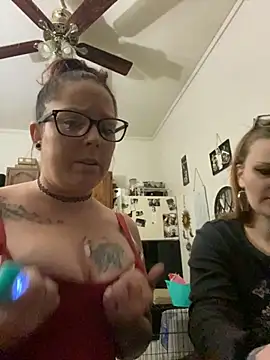 Snapshot of EdNEmSexyBlend chatting on October 17, 12:36 am EdNEmSexyBlend online show from October 17, 12:36 am