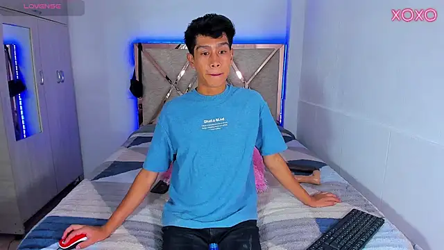 Jacovo2002 online show from October 12, 8:30 pm