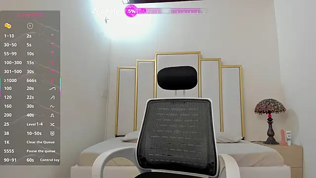 Snapshot of Annylittle_ chatting on October 19, 4:57 am Annylittle online show from October 19, 4:57 am