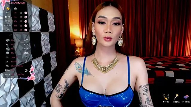 Snapshot of MeatyCockLuna chatting on November 6, 9:32 am MeatyCockLuna online show from November 6, 9:32 am