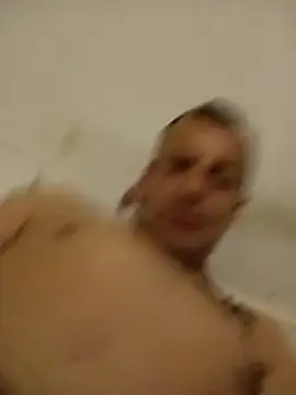 Snapshot of jjLARAY chatting on October 17, 3:42 am jjLARAY online show from October 17, 3:42 am