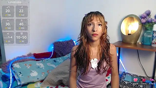 Snapshot of alix_kitty chatting on June 26, 10:25 pm alix kitty online show from June 26, 10:25 pm